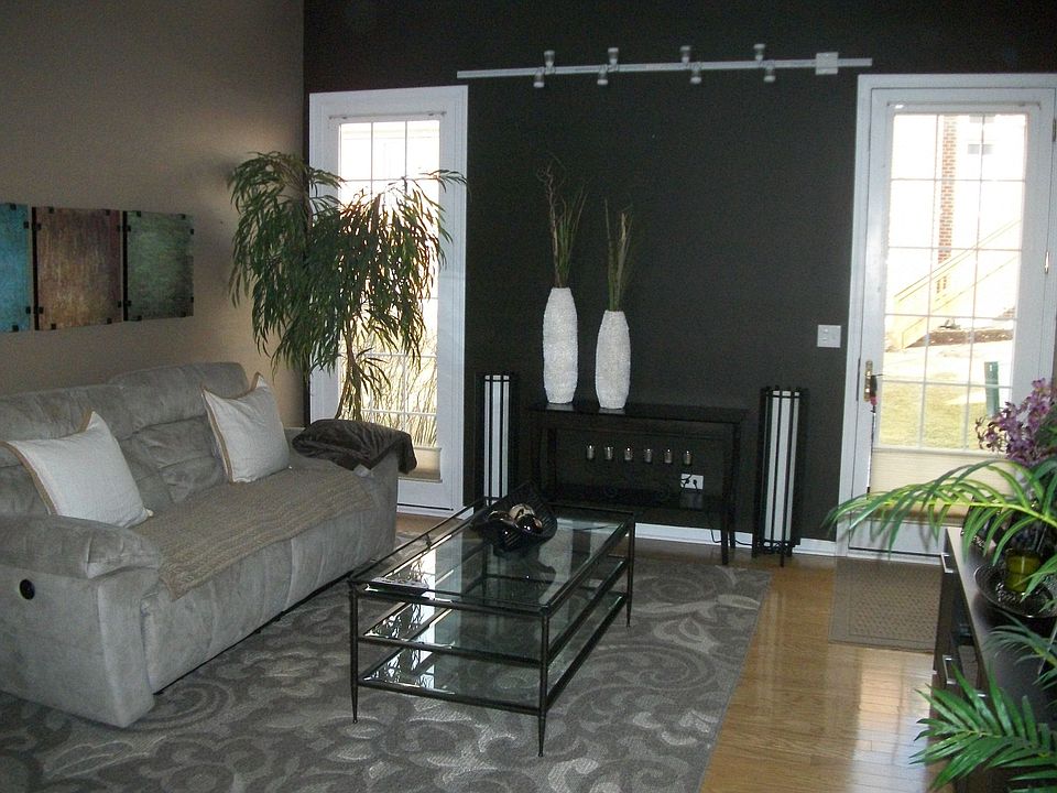 Living Room/Fam Room
