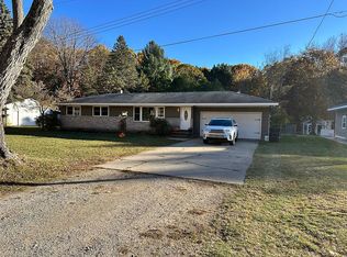 5279 Lakewood Rd, Whitehall, MI 49461