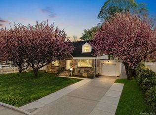 355 Sylvan Ln, Westbury, NY 11590