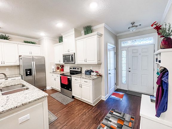 3rd image of 542 Vinings Drive