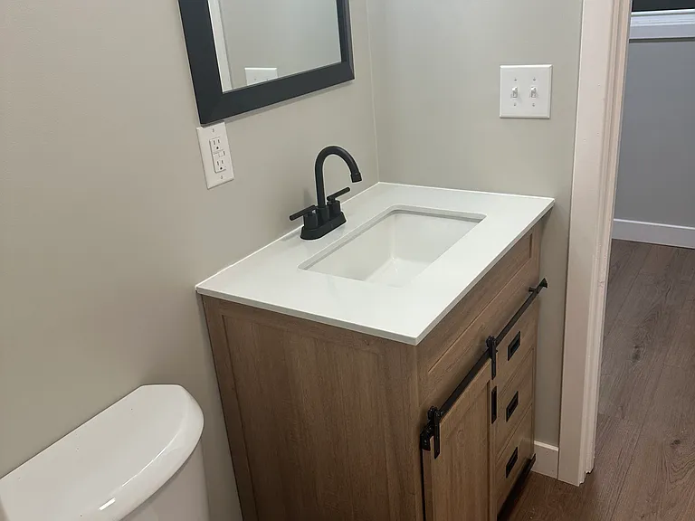 811 Montclair St — Photo 3