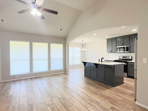 5th image of 4021 N 34th St