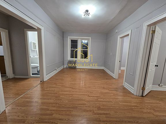 4th image of 236 Lexington Ave #33