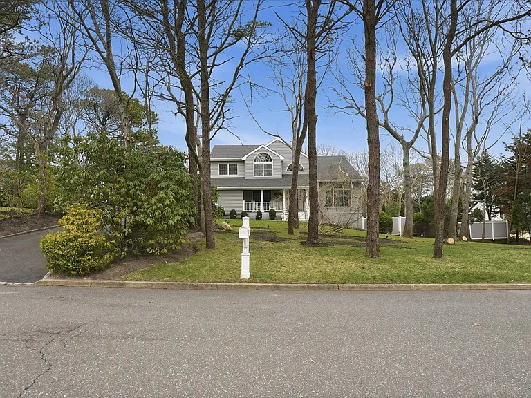 20 Stuart Ct — Photo 9