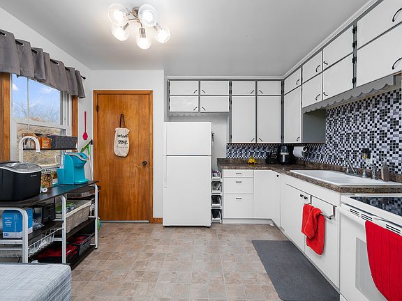 4th image of 13627 138th St W