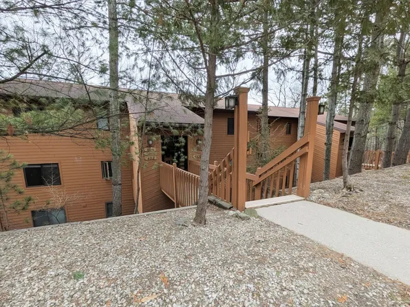 4112 Robin Hood Ln, Traverse City, MI 49686