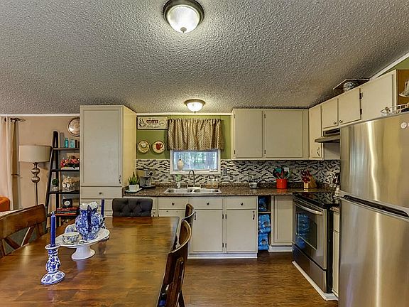 4th image of 19118 Danielle Ct