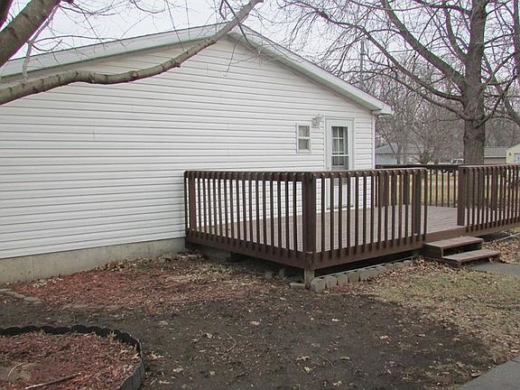 4th image of 1160 Cherry Ave