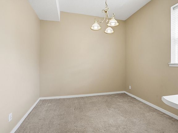 5th image of 885 S Arapaho Ct