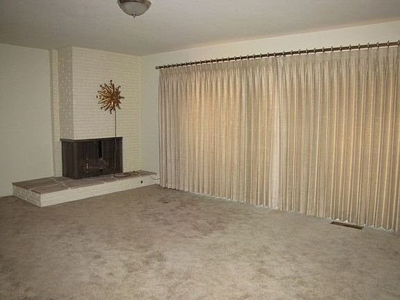 2nd image of 216 Bronson St