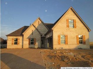 3370 Champion Hills Dr, Southaven, MS 38672