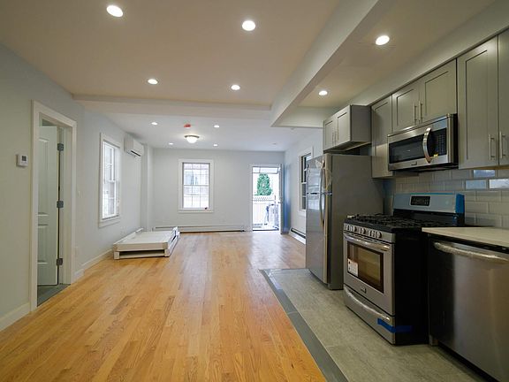 3rd image of 2311 32nd St