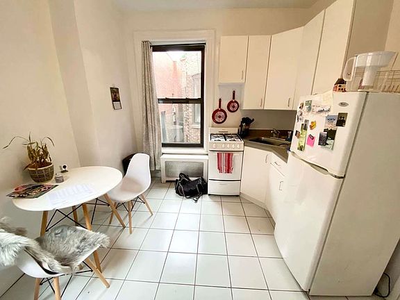 2nd image of 218 E 85th St #5EF