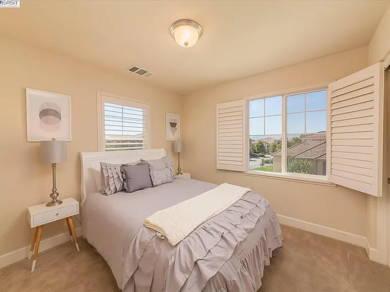 486 Selby Ln — Photo 21