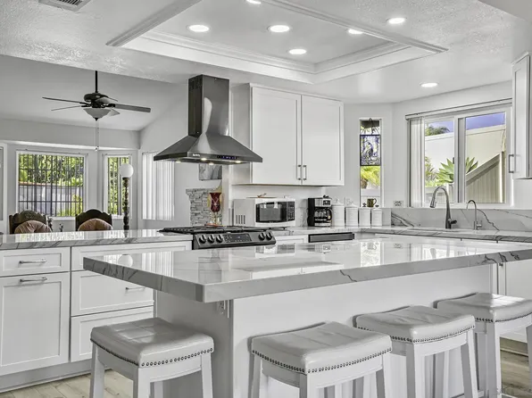 5241 Alamosa Park Dr, Oceanside, CA 92057