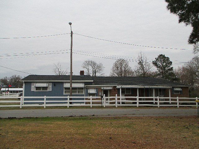 1st image of 305 Holmes Dr