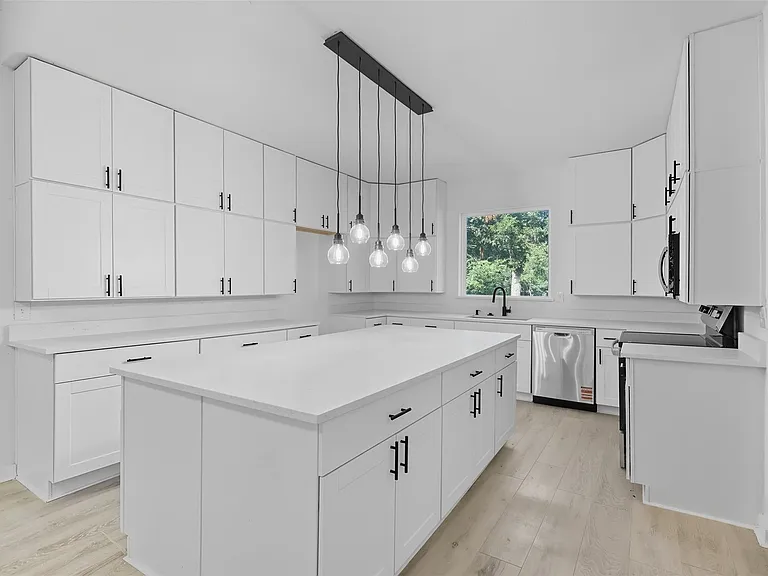 605 N Main St — Photo 12