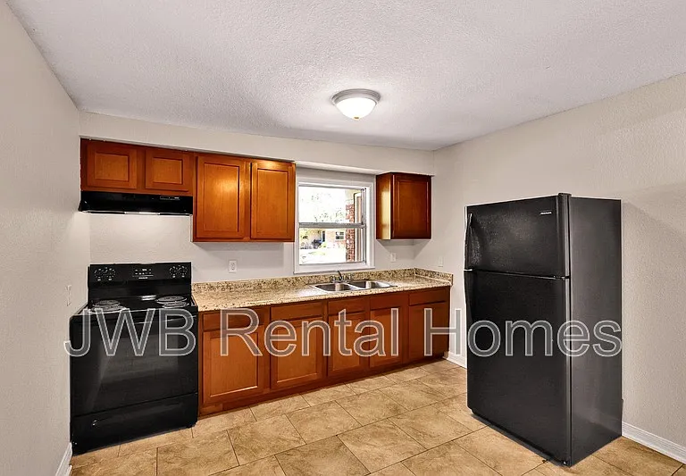2262 Kingston St — Photo 2
