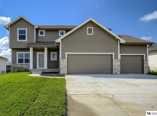 10915 Ranch Dr, Papillion, NE 68046