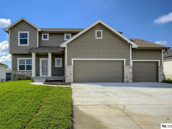 10915 Ranch Dr, Papillion, NE 68046