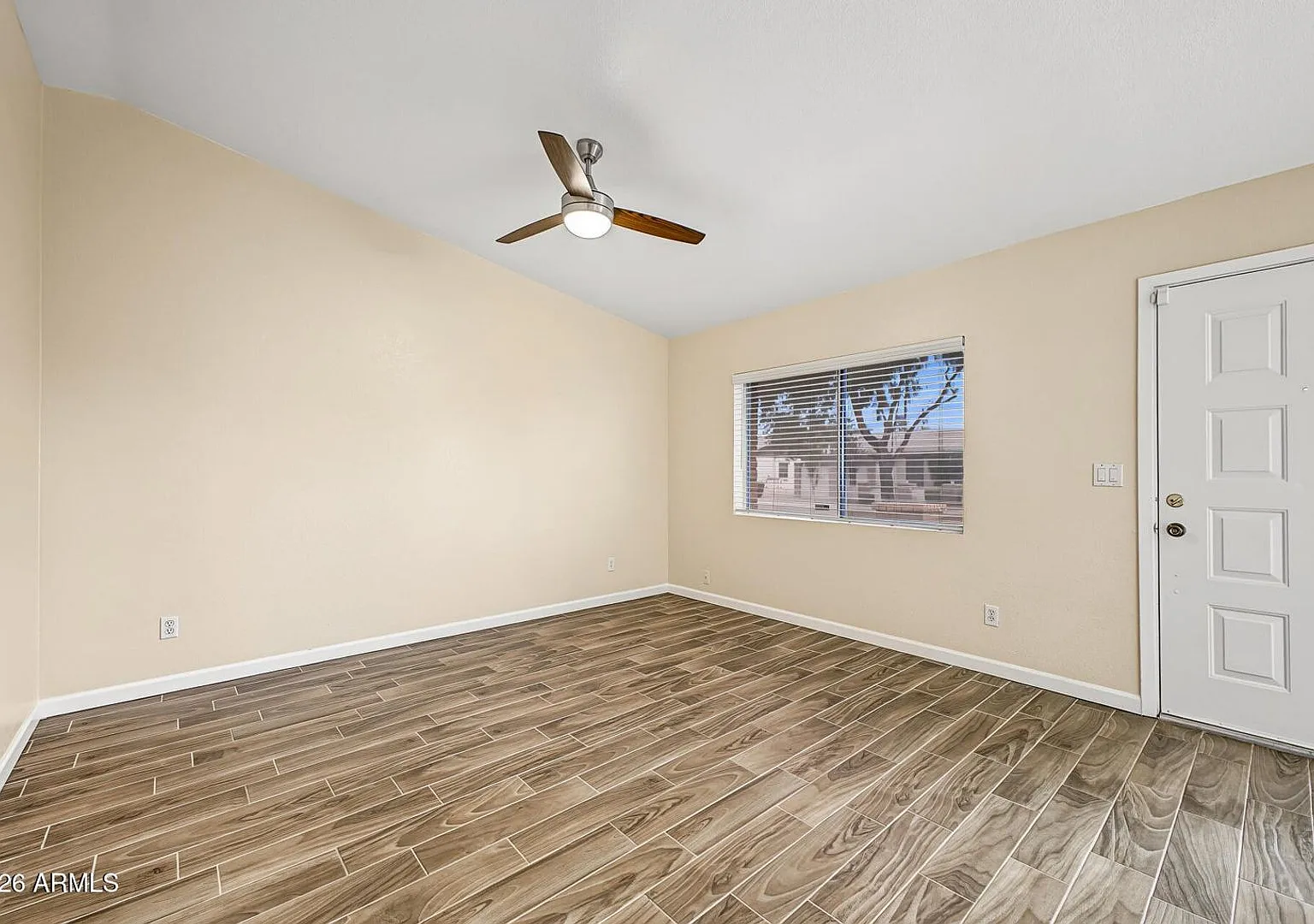 Charming remodeled 2 bedroom , 2 bath townhome in Tempe — Photo 3