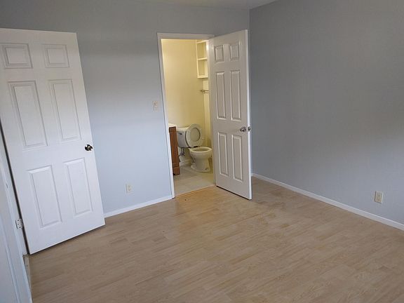 5th image of 4494 Cambria St