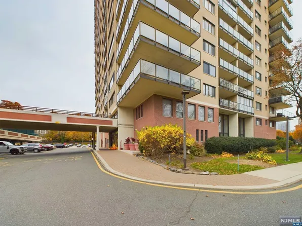 1203 River Rd APT 17A, Edgewater, NJ 07020