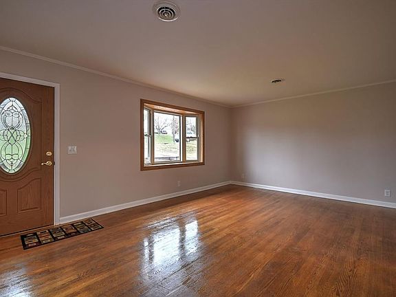3rd image of 605 Midfield Dr