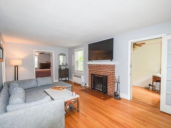 4th image of 4006 W Grace St