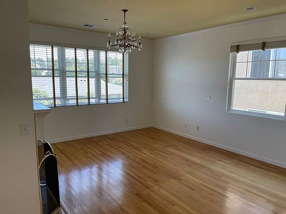 3rd image of 18 Escuela Dr