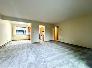 Vintage Irvington Top Floor 2 Bed with a lot of Natural Light~ Off Street Parking~ 93 Walk Score~..., Portland, OR 97212