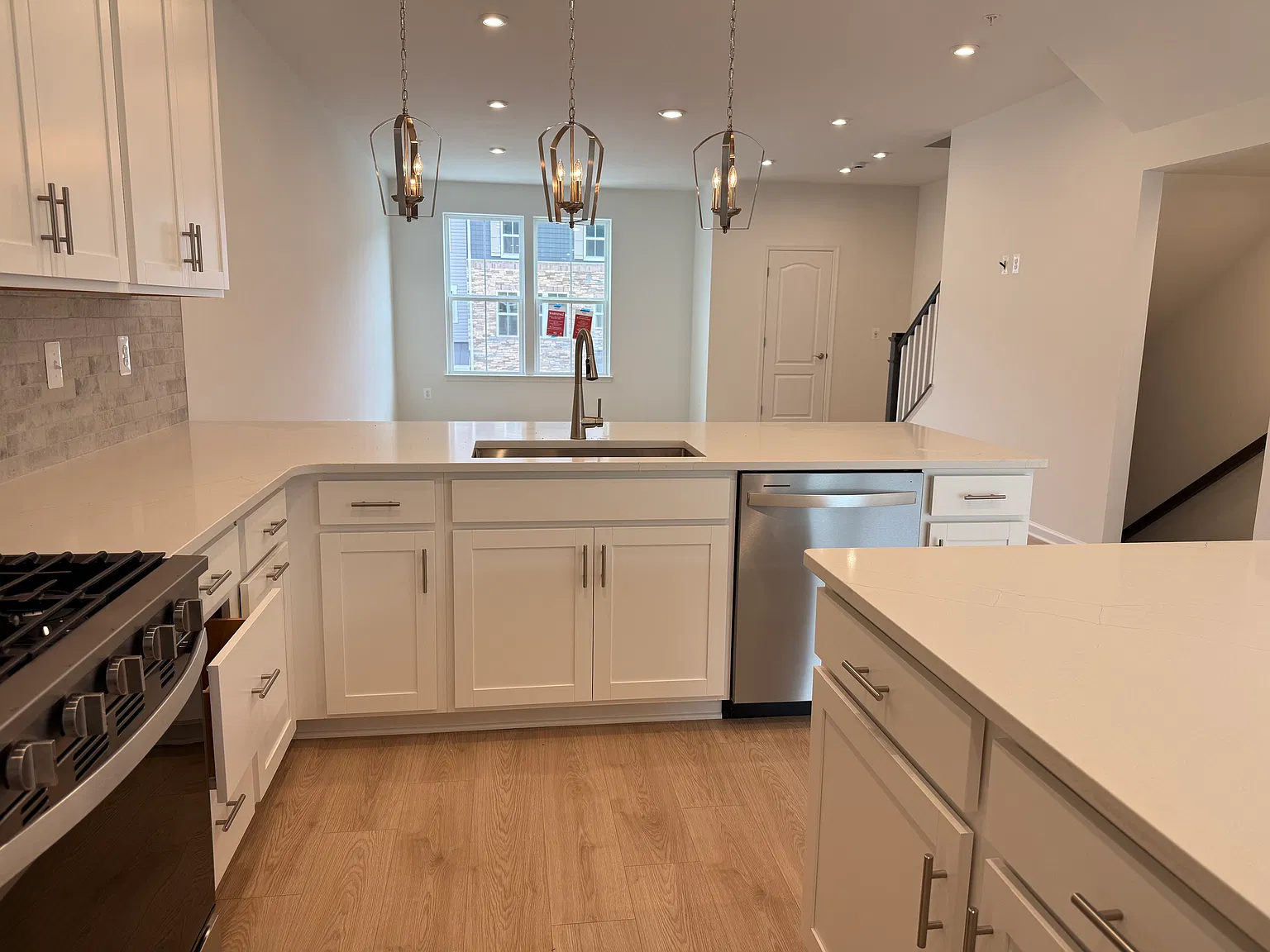 3 bed, 2122 sqft, $3,000 — Photo 3