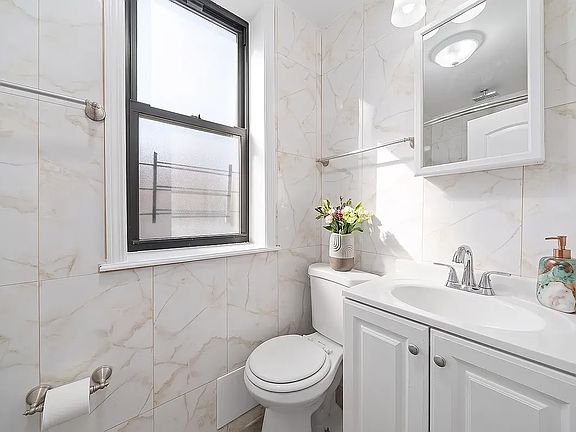 5th image of 337 18th St APT 1