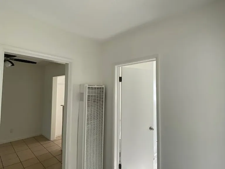 13759 Oxnard St — Photo 24