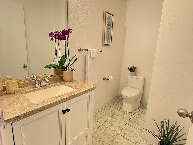 1671 E Kingsley Ave #B — Photo 10