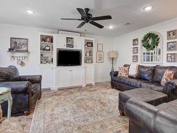 4th image of 403 Breton Dr