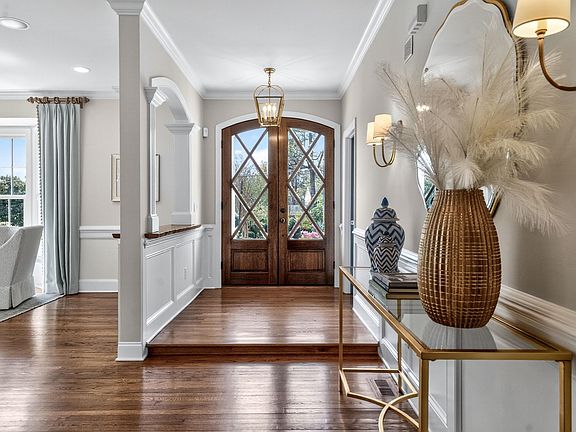 5th image of 414 Yarmouth Rd