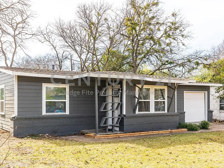 2134 Fenwick Dr — Photo 14