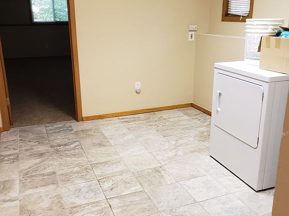 5th image of 3895 Birchwood Dr