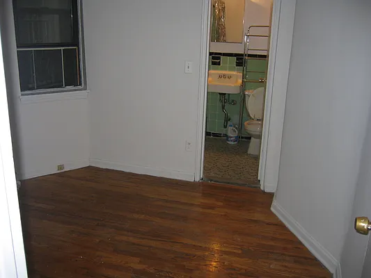 Rented by Eric Goodman Realty Corp | media 18