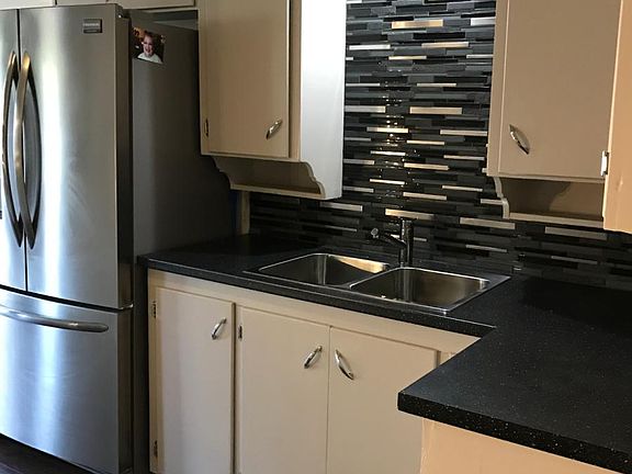 2nd image of 3113 Medina Ave