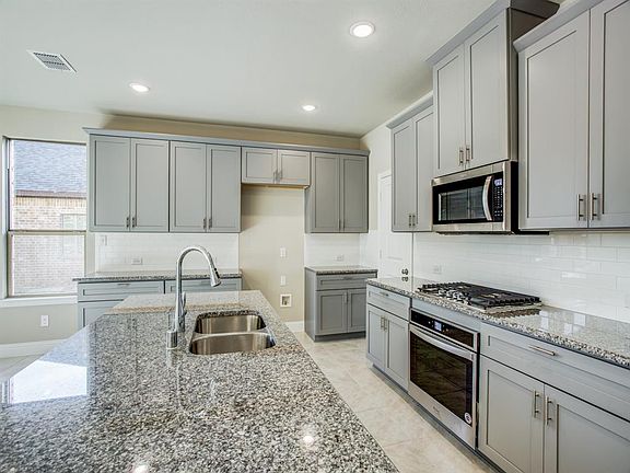 3rd image of 5913 Bellflower Dr