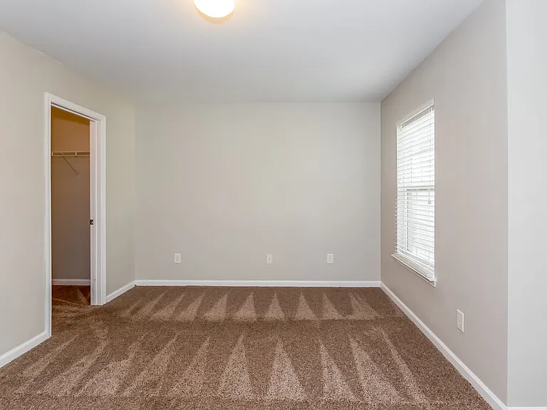 2720 Mayfair Dr — Photo 14