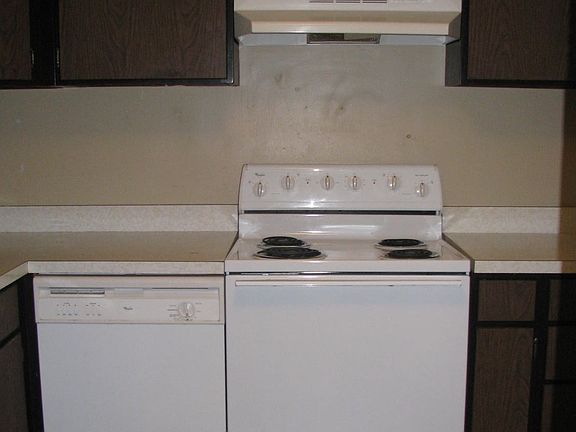 5th image of 2106 Kanawha Blvd E