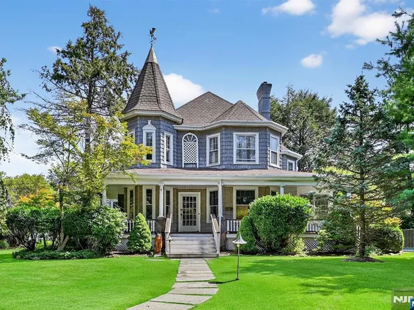 564 Godwin Ave, Midland Park, NJ 07432