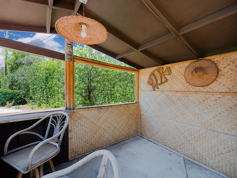 Tiki bar