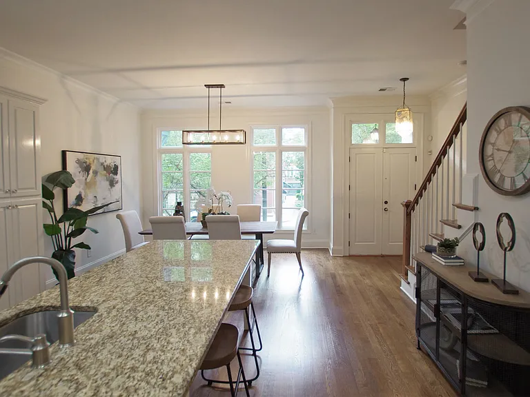 484 Bartram St SE — Photo 9