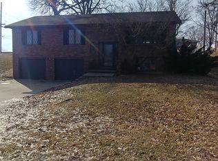 8 Coachlight Dr, Hannibal, MO 63401