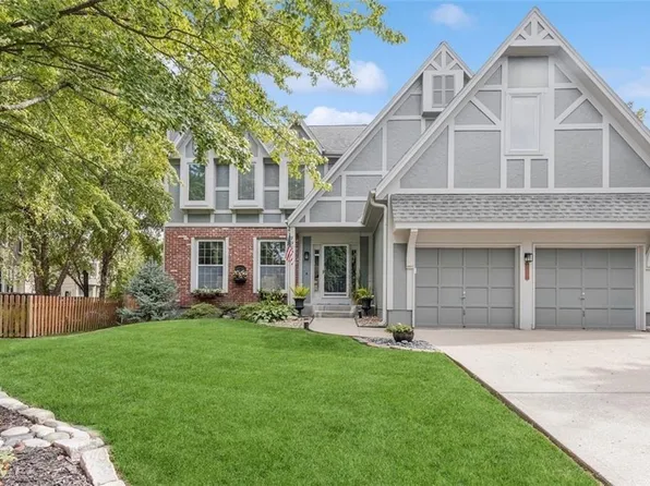 8905 W 132nd Ter, Overland Park, KS 66213