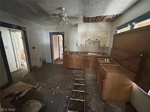 4th image of 16318 Huntmere Ave